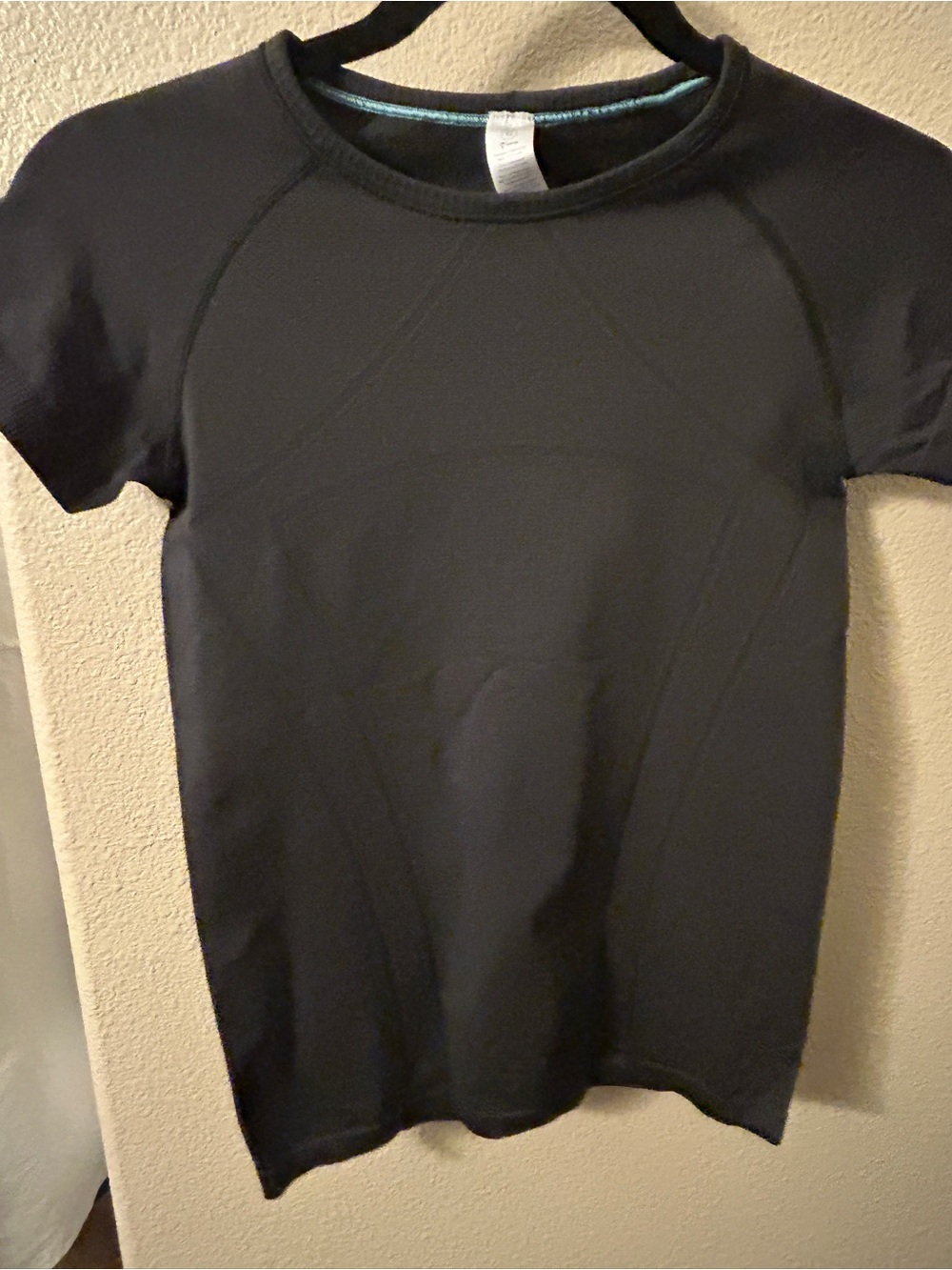 Ivivva by Lululemon-Black Short-Sleeve Women's Top
